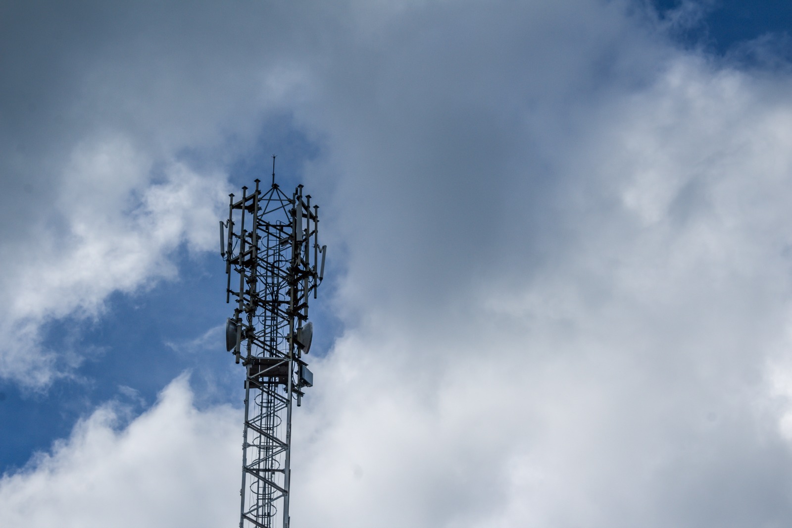 Trabalhador terceirizado em telecomunicações: quais são seus principais direitos garantidos por lei